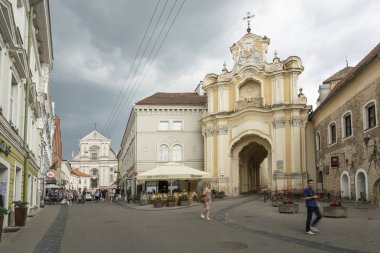 Vilniu'daki Kutsal Teslis Kilisesi & Basilian Kapısı