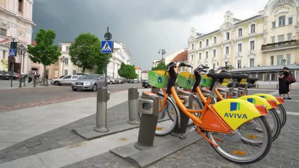 Vilnius Lituânia Maio 2019 Bicicletas Para Alugar Centro Cidade — Vídeo de Stock