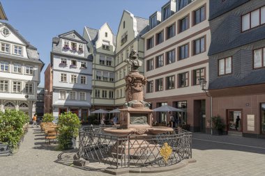 Frankfurt Friedrich-Stoltze-Brunnen çeşmesi