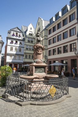 Frankfurt Friedrich-Stoltze-Brunnen çeşmesi