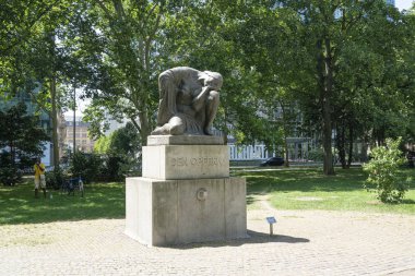 Frankfurt'ta Den Opfern heykeli