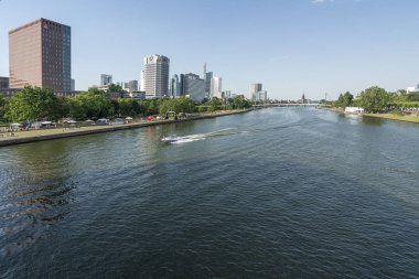 Frankfurt Main Nehri