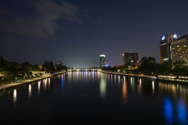 Frankfurt'un gece manzarası