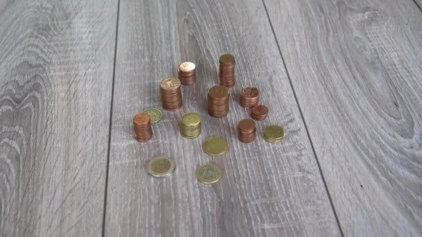Удине Италия Июля 2019Г Несколько Стопок Монет Евро Деревянном Столе — стоковое видео