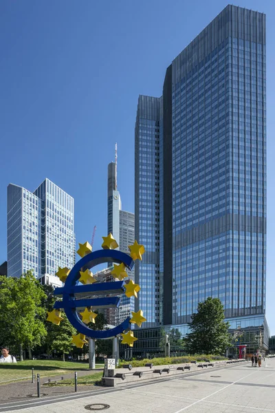 A Eurotower épület Frankfurtban — Stock Fotó