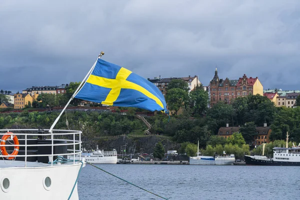 Svensk flagga vajande — Stockfoto