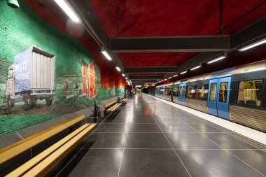 Stockholm 'deki Solna Centrum metro istasyonu.