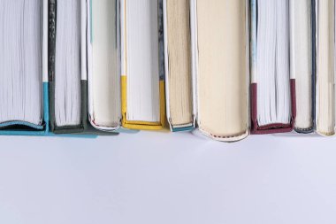 Bir sıra kitap.