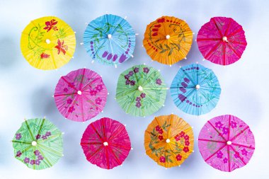 Küçük Japon şemsiyeleri