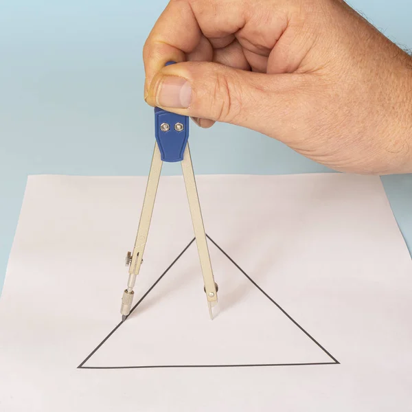 El triángulo diseñado con la brújula — Foto de Stock