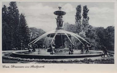 Udine, İtalya. 29 Mayıs 2020. Avusturya 'nın Graz kentindeki Stadtpark' taki fıskiyenin manzarası.