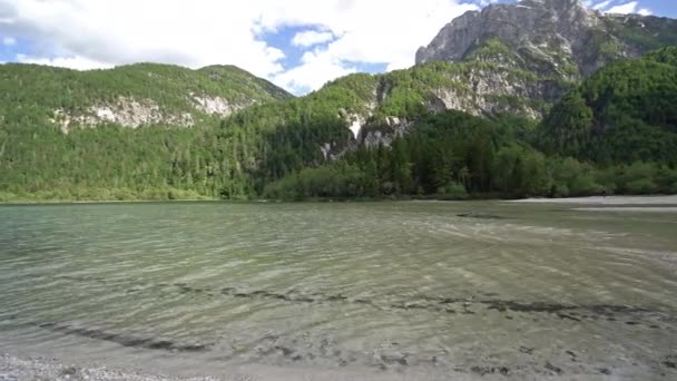 Πανοραμική Θέα Μια Καλοκαιρινή Μέρα Της Λίμνης Predil Περιοχή Friuli — Αρχείο Βίντεο
