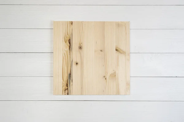 Una Tableta Madera Natural Sobre Una Mesa Madera Blanca — Foto de Stock