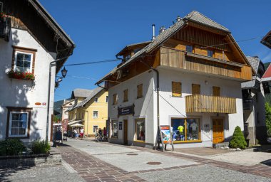 Kraniska Gora, Slovenya. 10 Temmuz 2020. Slovenya 'nın Kranjska Gora kentindeki ana caddenin manzarası.