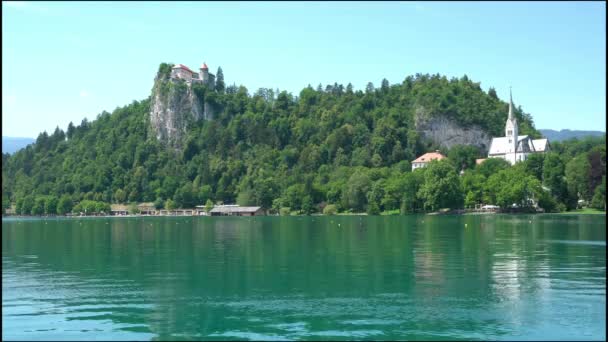 Vista Del Lago Con Castillo Fondo Bled Eslovenia — Vídeo de stock