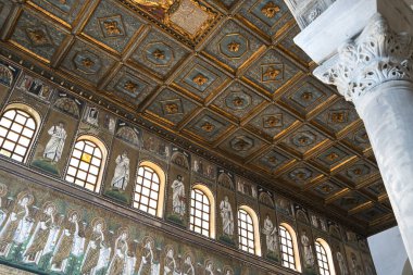 Ravenna, İtalya. 28 Temmuz 2020. Bazilika di Sant 'Apollinare Nuovo, Büyük Theodoric tarafından dini eserleri için UNESCO tarafından listelenen, saray şapeli olarak inşa edilen kilise.. 