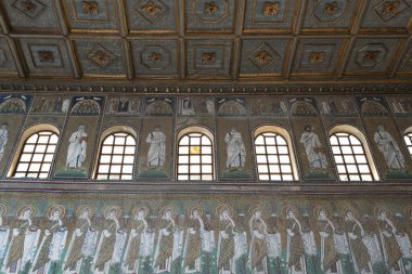 Ravenna, İtalya. 28 Temmuz 2020. Bazilika di Sant 'Apollinare Nuovo, Büyük Theodoric tarafından dini eserleri için UNESCO tarafından listelenen, saray şapeli olarak inşa edilen kilise.. 