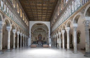 Ravenna, İtalya. 28 Temmuz 2020. Bazilika di Sant 'Apollinare Nuovo, Büyük Theodoric tarafından dini eserleri için UNESCO tarafından listelenen, saray şapeli olarak inşa edilen kilise.. 