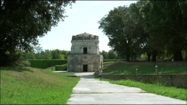 Ravenna Italië Juli 2020 Buitenaanzicht Van Het Mausoleum Van Theodoric — Stockvideo