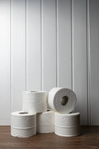 Рулоны Туалетной Бумаги Деревянном Столе — стоковое фото