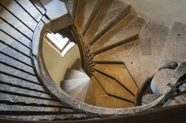 Graz, Avusturya. 20Ağustos, 1499 'da inşa edilen çift sarmal merdivenin ayrıntıları eski imparatorluk sarayı Grazer Burg' un iç avlusunda yer almaktadır.