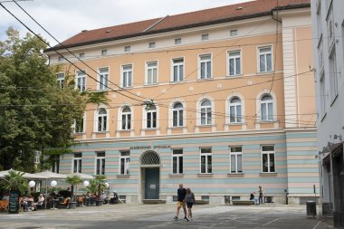 Graz, Avusturya. Ağustos 2020. Şehir merkezindeki Akademisches Spor Salonu binası cephesi