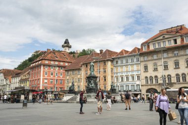 Graz, Avusturya. Ağustos 2020. Şehir merkezindeki Hauptplatz meydanının panoramik görüntüsü