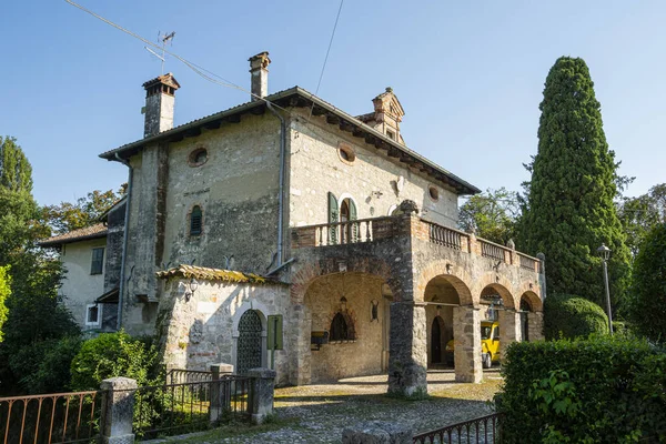 イタリアのストラッソルド 2020年9月11日中世の農村ストラソルドの家のパノラマビュー — ストック写真