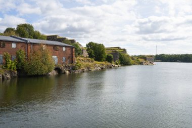 Helsinki, Finlandiya. 27 Ağustos 2025. Antik yapılar, adanın etrafındaki askeri kuvvetler arasında yer alıyor.