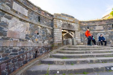 Helsinki, Finlandiya. 27 Ağustos 2025. Adanın etrafındaki askeri kuvvetler.