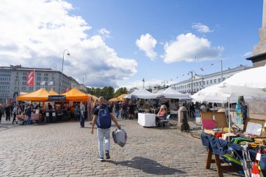 Helsinki, Finlandiya. 27 Ağustos 2025. Kauppatori, şehir merkezindeki kalıcı liman pazarı.