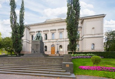 Helsinki, Finlandiya. 27 Ağustos 2025. Şehir merkezindeki Finlands banka binasının dış cephesi