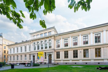 Helsinki, Finlandiya. 27 Ağustos 2025. Şehir merkezindeki Annantalo Sanat Merkezi 'nin dış görünüşü