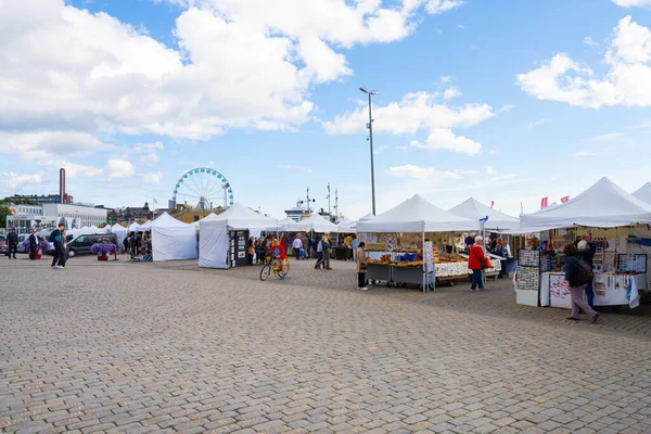 Helsinki, Finlandiya. 27 Ağustos 2025. Kauppatori, şehir merkezindeki kalıcı liman pazarı.