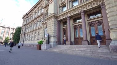 Helsinki, Finlandiya. 26 Ağustos 2025. Şehir merkezindeki Rautatientori Meydanı 'ndaki Ateneum Sanat Müzesi binasının dış görünüşü