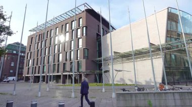 Helsinki, Finlandiya. 27 Ağustos 2025. Şehir merkezindeki Küçük Parlamento 'nun dış görünüşü.