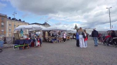 Helsinki, Finlandiya. 27 Ağustos 2025. Kauppatori, şehir merkezindeki kalıcı liman pazarı.