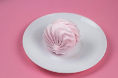 Berry zephyr pembe bir arka plan üzerinde