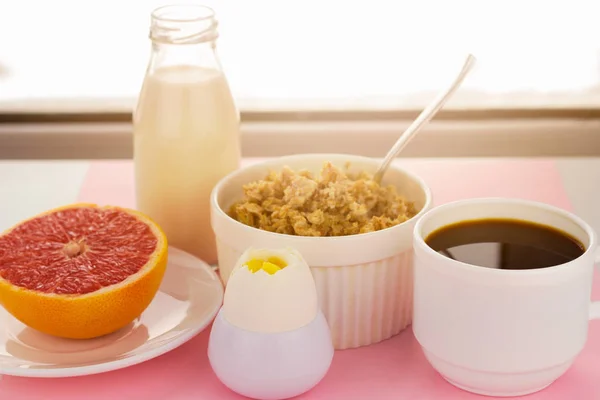 Здоровые Продукты Завтрак Молоко Хлопья Кофе Яйца Варёные Грейпфрут — стоковое фото