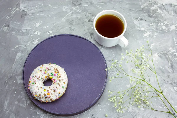 Top View Cofee Mug Donut Plat Flowers Conrete Background — Stock Photo, Image