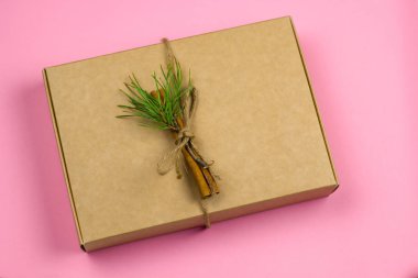 Üstten Görünüm Hediyelik kutu pastel pembe arka plan
