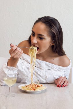 makarna portre yemek güzel genç kadın