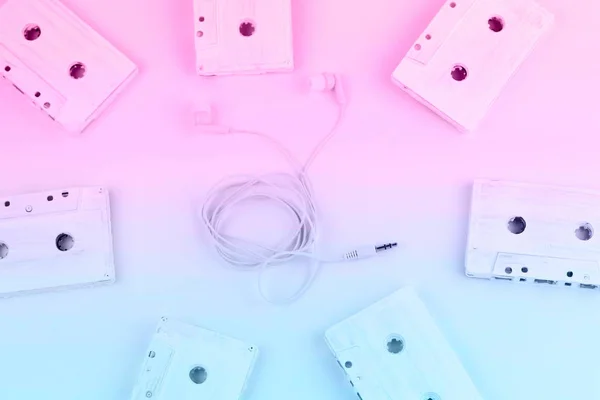 Vista Superior Fita Cassete Áudio Fones Ouvido Pastel Azul Rosa — Fotografia de Stock