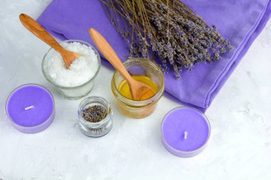 Üstten Görünüm düz lavanta spa set koymak