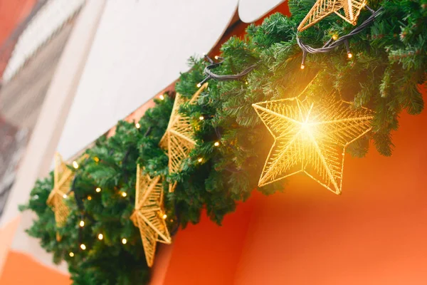 Decoraciones Navideñas Con Estrellas Doradas Luz Mágica Dorada Sobre Fondo — Foto de Stock
