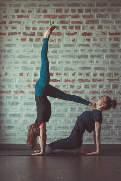 Two Beautiful Caucasian Women Doing Partner Yoga Yoga Studio Brick — Stock Photo, Image