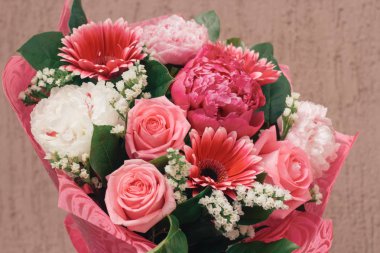 güzel bir nazik şenlikli buket yakın