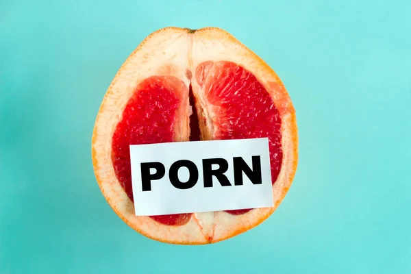 Top View Rijp Sappige Grapefruit Met Opmerking Porno Geïsoleerd Een — Stockfoto