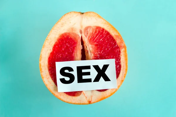 Vista Superior Toranja Suculenta Madura Com Nota Sexo Isolado Fundo — Fotografia de Stock