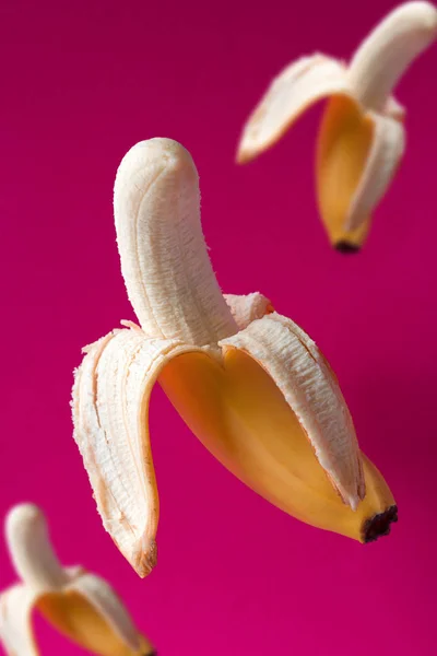 Friss Repülő Banán Mintás Élénk Rózsaszín Háttér — Stock Fotó